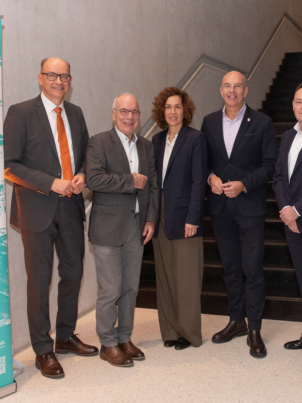 Ausrichter und Förderer des Westfälischen Preises für Baukultur 2025 (v.l.): LWL-Chefdenkmalpfleger Dr. Holger Mertens, Prof. Dr. Bernd Andrick, Ernsting Kunst- und Kulturstiftung, Dr. Christina Hagemeister, Klinkerwerk Hagemeister, Dr. Georg Lunemann, Direktor des LWL, Thomas Stausberg, NRW.BANK, LWL-Kulturdezernentin Dr. Barbara Rüschoff-Parzinger. Foto: Markus Bomholt